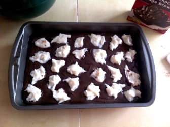 Dolloping mochi in the brownies